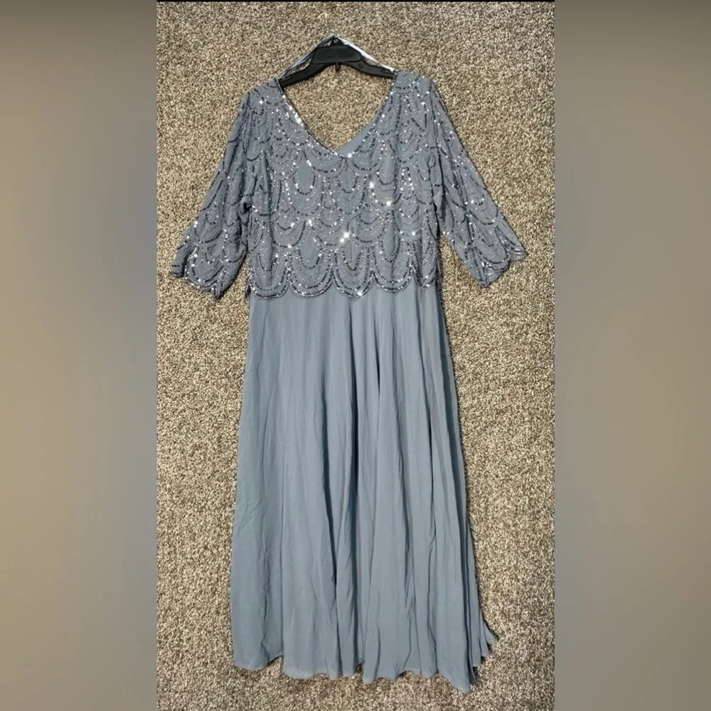 NWT J Kara Women's Petite 3/4 Scallop Beaded Pop Over Gown Size 6P - Picture 3 of 7